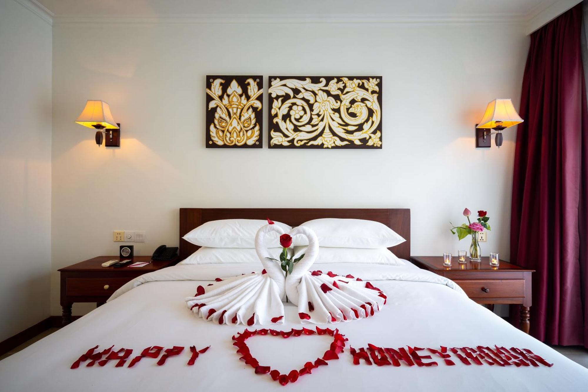 Sala Siem Reap Hotel Quarto foto A bed decorated for Valentine's Day